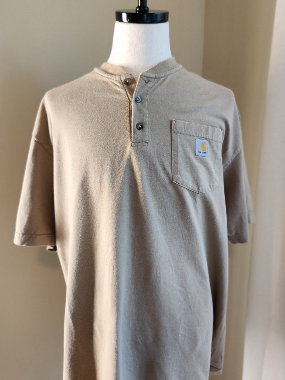 Carhartt Men's XL Size Tan/Beige Short-Sleeve Henley with Chest Pocket Workwear
